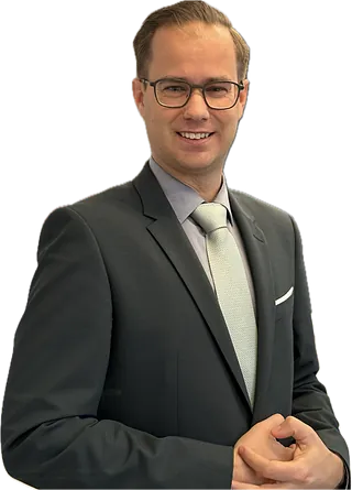 Stefan Kerschbaumer in grünen Anzug und Kravatte