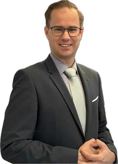 Foto Stefan Kerschbaumer in grünen Anzug und Kravatte